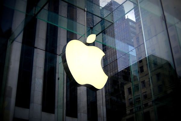 曝苹果折叠屏iPhone再度延期2年！或将研发可折叠MacBook